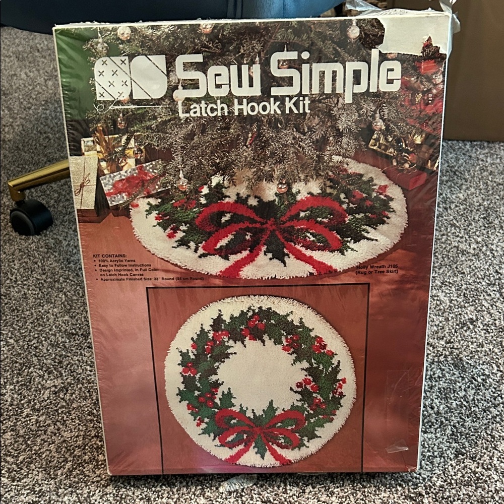 Vintage 1987 Simple Holiday Latch Hook Kit - Red and Green Wreath Tree Skirt